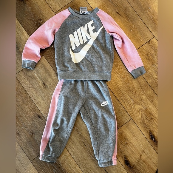 Nike lot - Picture 2 of 7